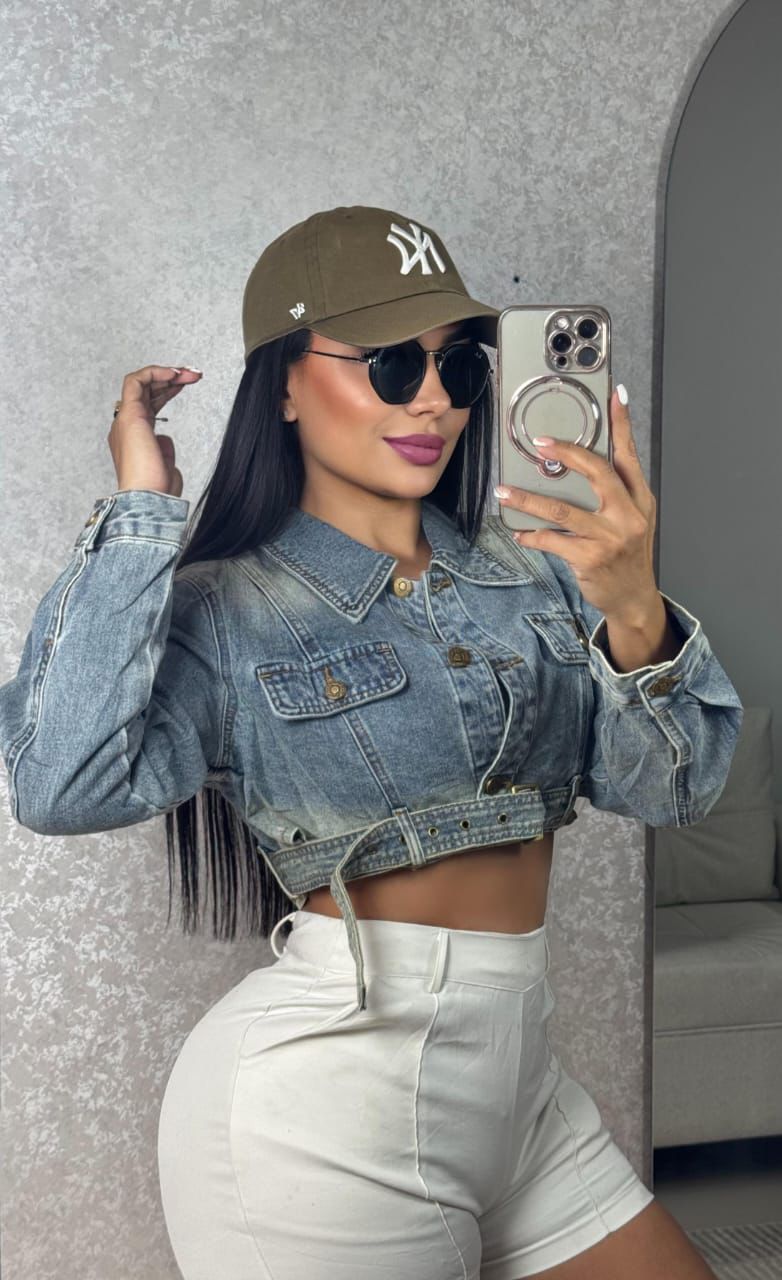 Chaqueta de Mezclilla Crop con Cinturón