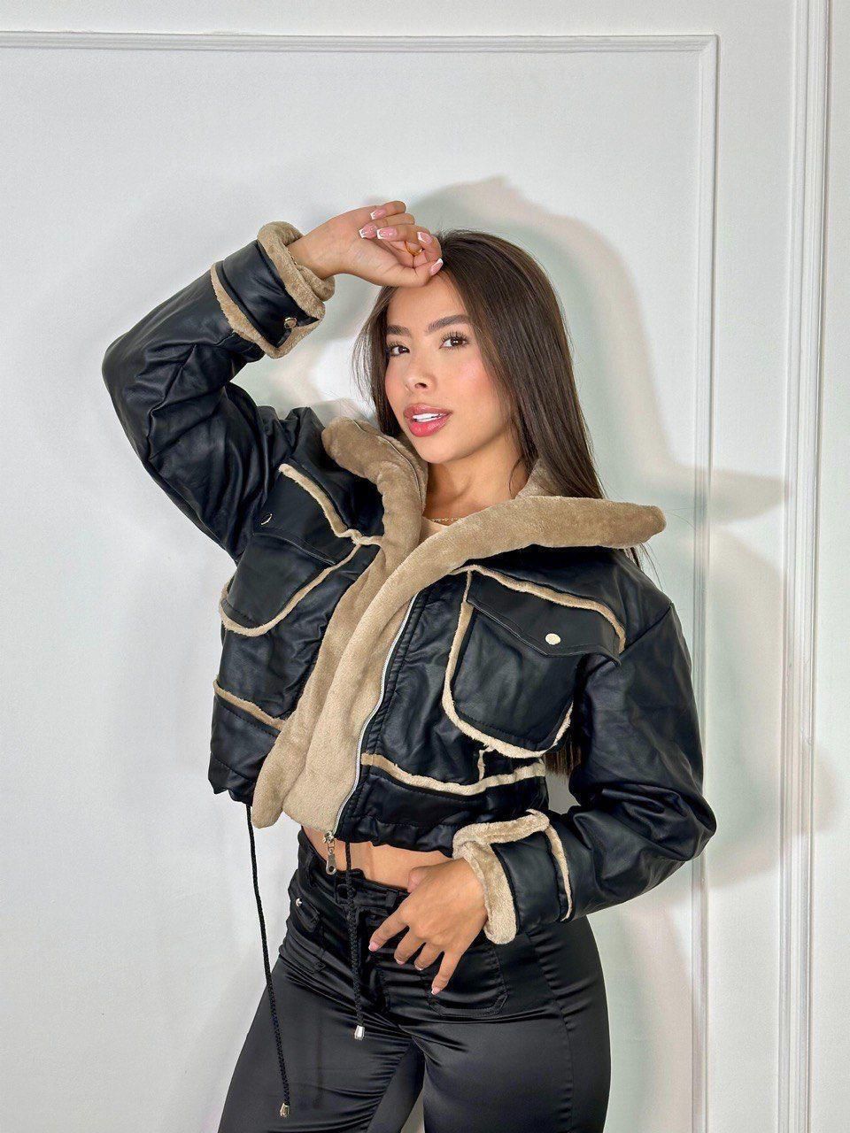 Chaqueta Cuero Negro con Chiporro